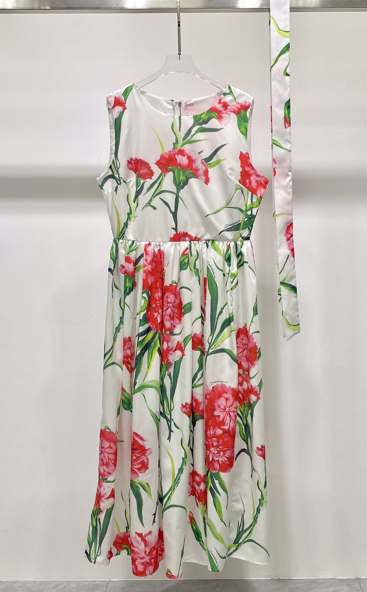 

23 New holiday dress is romantic and elegant! Elegant white, rich and beautiful essential piece, Contrast color
