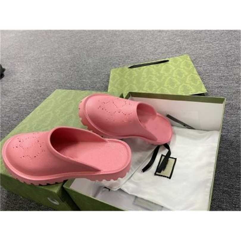 

Perforated Designer Sandals Luxury Platform Slide Hollow Pattern Slippers Transparent Materials Sandal Rubber Flats Slipper Flip Flops, Pink