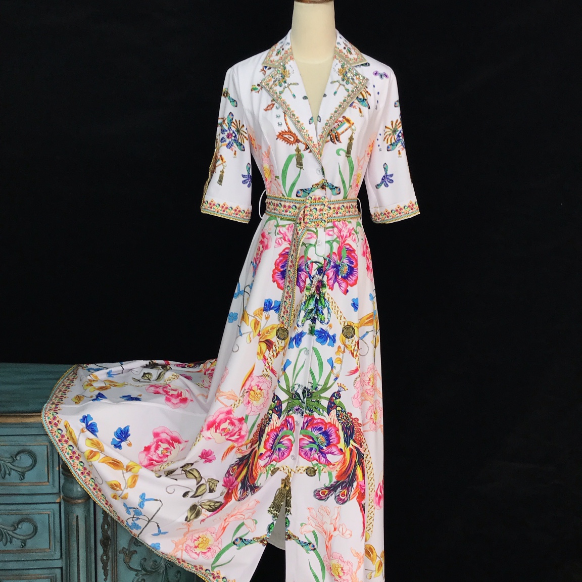 

lapel neck half sleeve Pair with belt Rhinestone decoration vintage dress, White