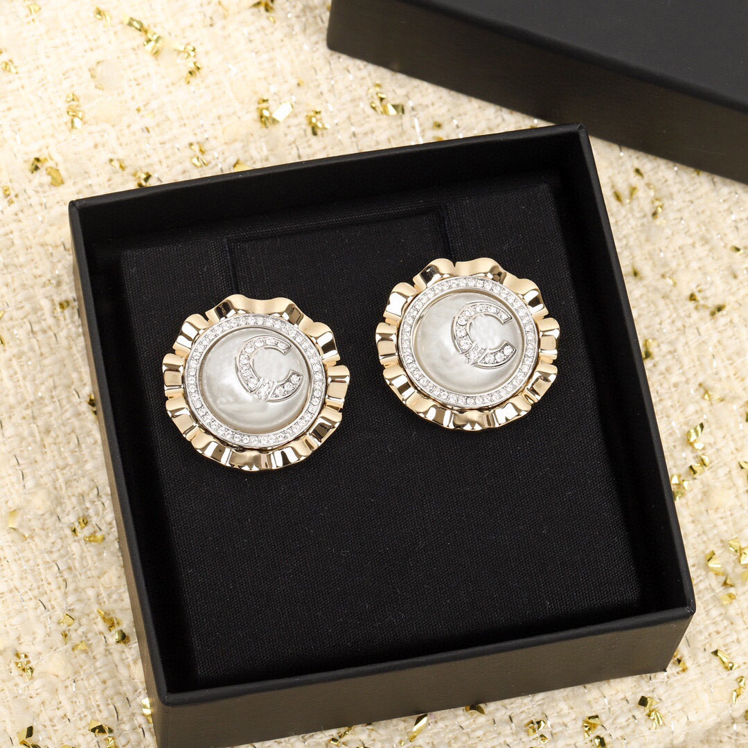 

2023 Luxury quality Charm round shape stud earring with diamond in two colors plated have box stamp PS3332