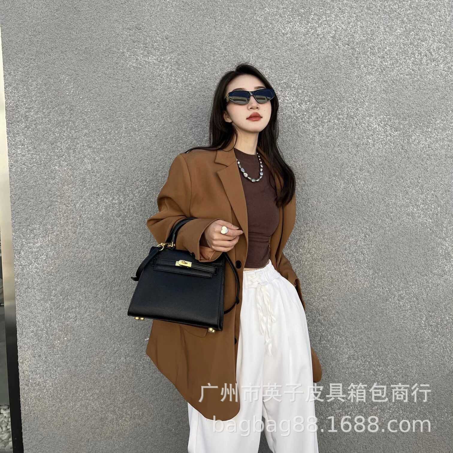 

Handbags Her Bags Designer Mus Brand Luxury Leather Online 2023 Fashion High Rie Women Portable Small Versatile Shoulder Messenger Classic E JFLL, Black5