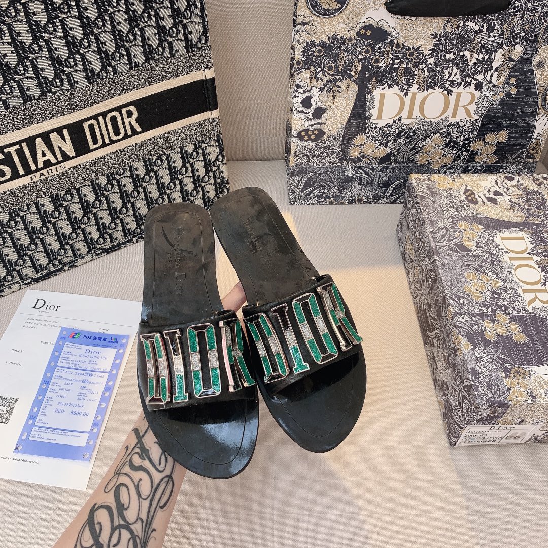 Dior Pantoufles 21'SS Lettre Métal Logo Dames Designer The Lazy Slide Sandales Mode Confort Lady Outdoor Beach Pantoufles Marque de luxe Tongs de
