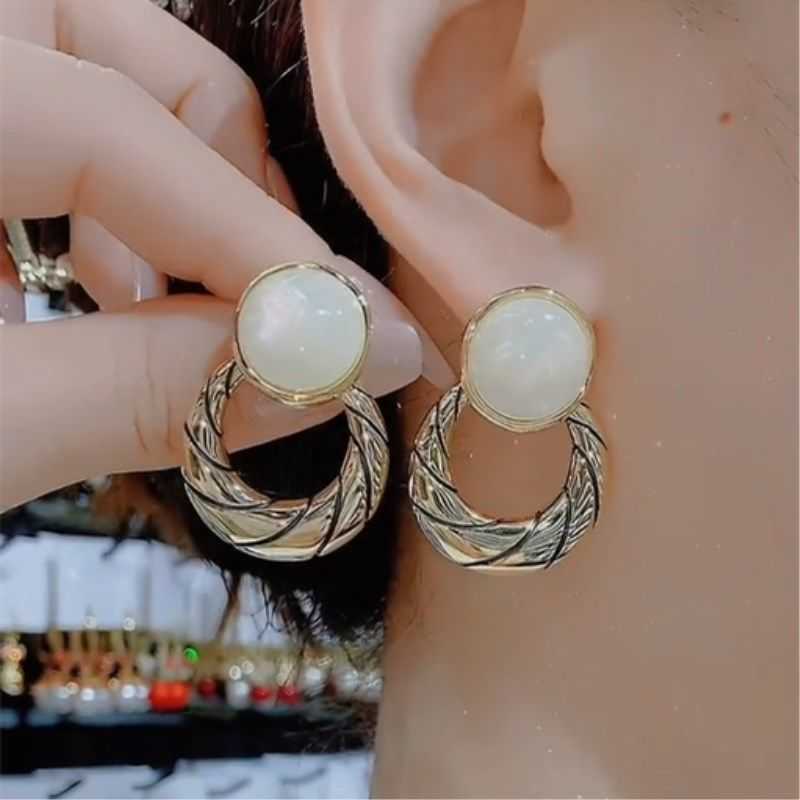 

Charm S925 silver needle light design ring female net red temperament luxury small fragrance personality show face thin earrings