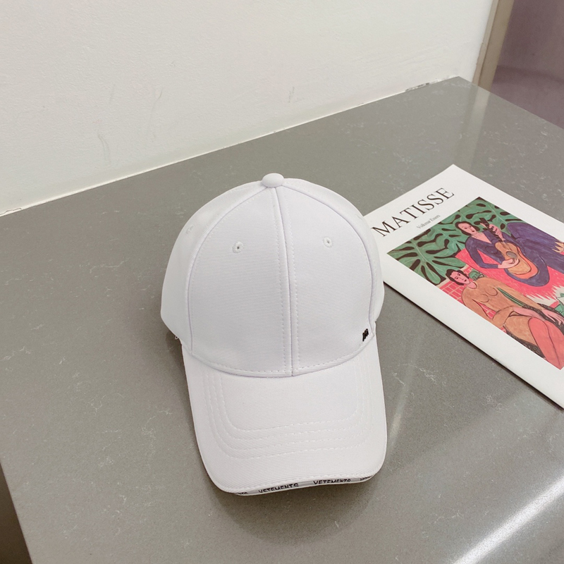 

23ss USA Men Women Caps Fashion Skateboard Peaked Hats Mini Letters, White