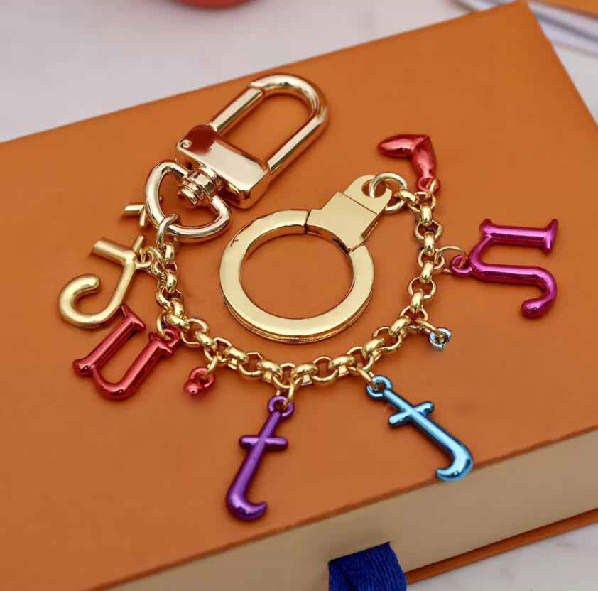 

Stylish Colorful Luxury Designer Keychain Letter Pendant Gold Key Buckle Detachable Keychains For Mens Womens Keys Ornaments Wholesale