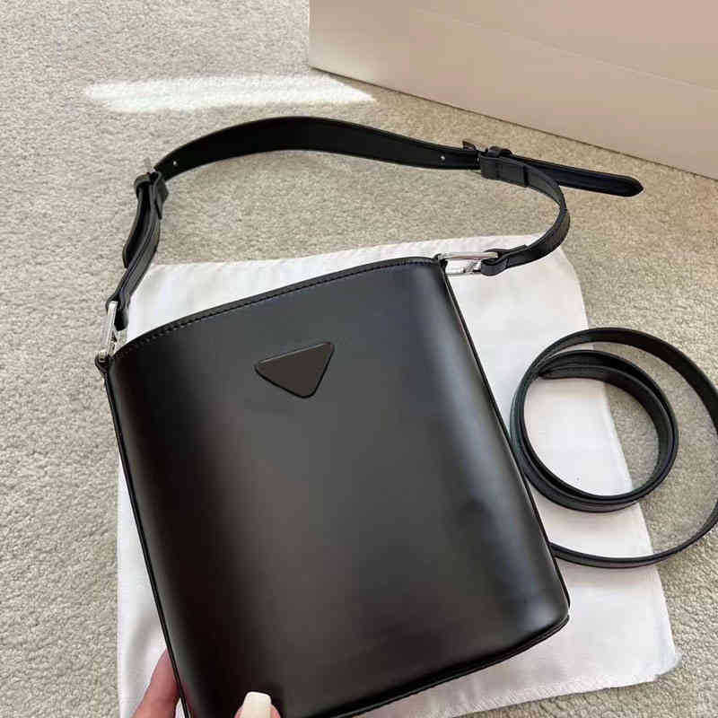 

Pbag Triangle logo Hot Shopping Bags Shoulder Bag triangle Designer bags Bucket Tote bag Leather Handbag Women High Capacity Crossbody Lady Intra-packet Interval, Prabag-black
