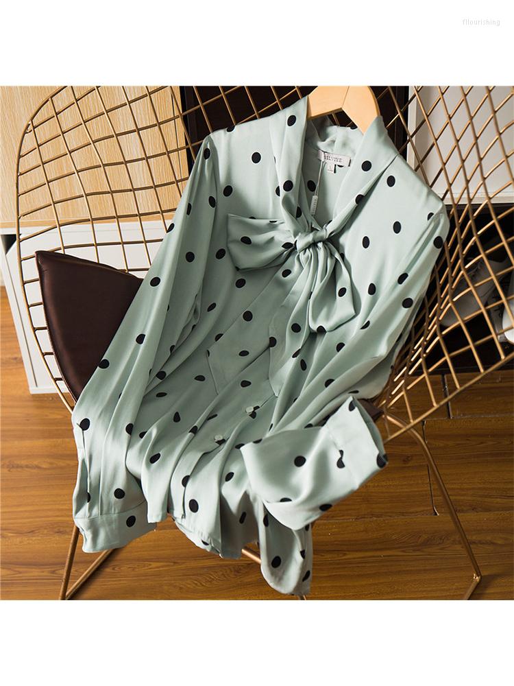 

Women's Polos 2023 Autumn Double Qiao Satin Ribbon Silk Shirt Design Fruit Green Wave Dot Loose Bottomed Mulberry