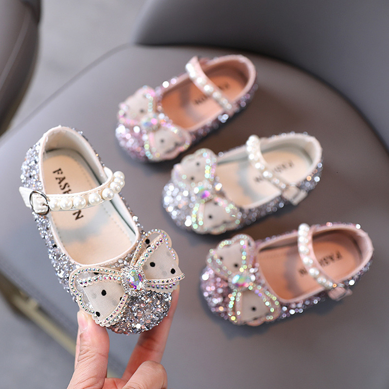 

Sandals Spring Autumn Baby Girls Princess Shoes Soft Bottom Summer Toddler Beach Cute Flower Flats Pink Silver 230220, Beige