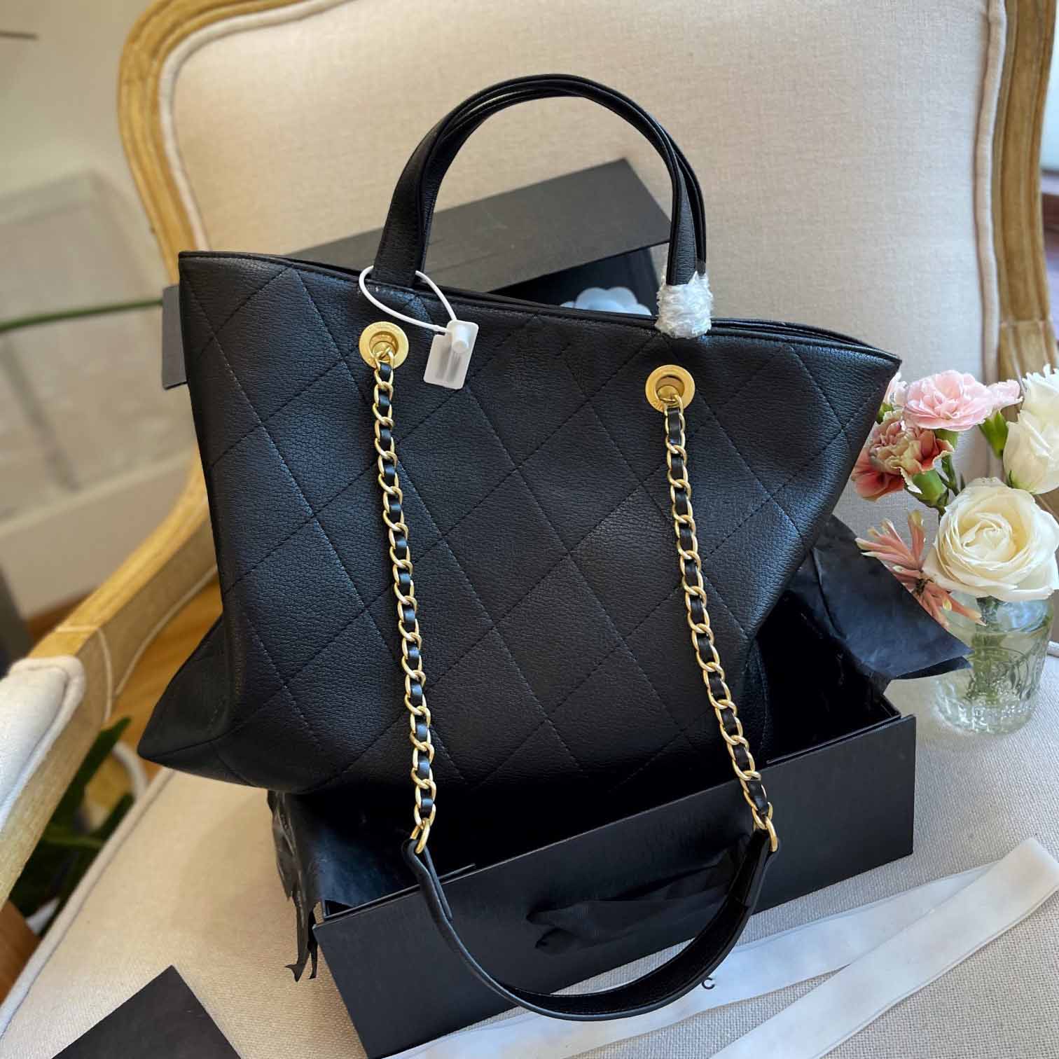 

Classic Black Tote Quilted Bag Gold Tone Metal Diagonal Shoulder Chain Leather Underarm Womens Large Capacity Outdoor Designer Wallet Letter Handbag 25x35cm