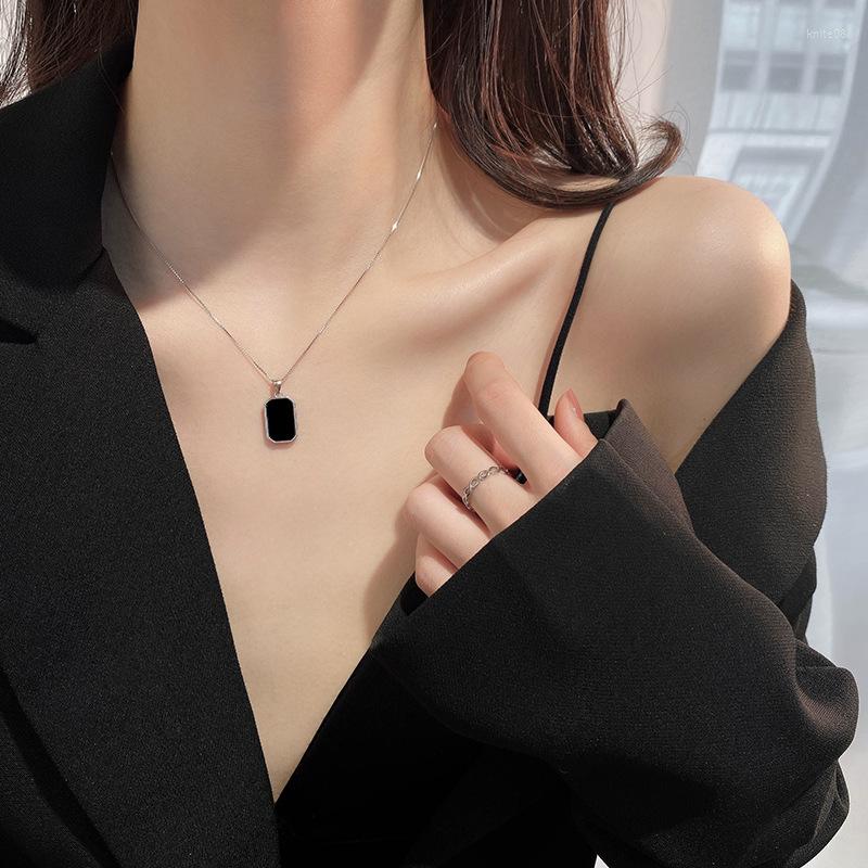 

Pendant Necklaces Women Square Retro Necklace Sweater Clavicle Chain Fashion Jewelry For Party Weeding Gift