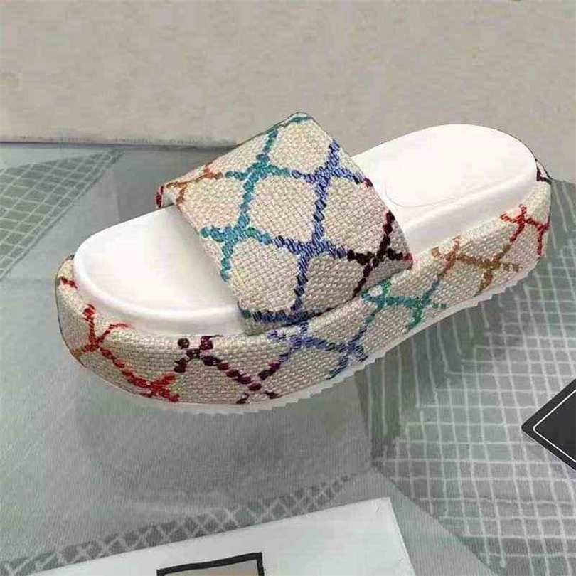 

Summer High Quality Brand Designer Thick Retro Embroidered Canvas Women's Plus Size Slippers Beach Outdoor Indoor Sandals Mules G220526, Beige