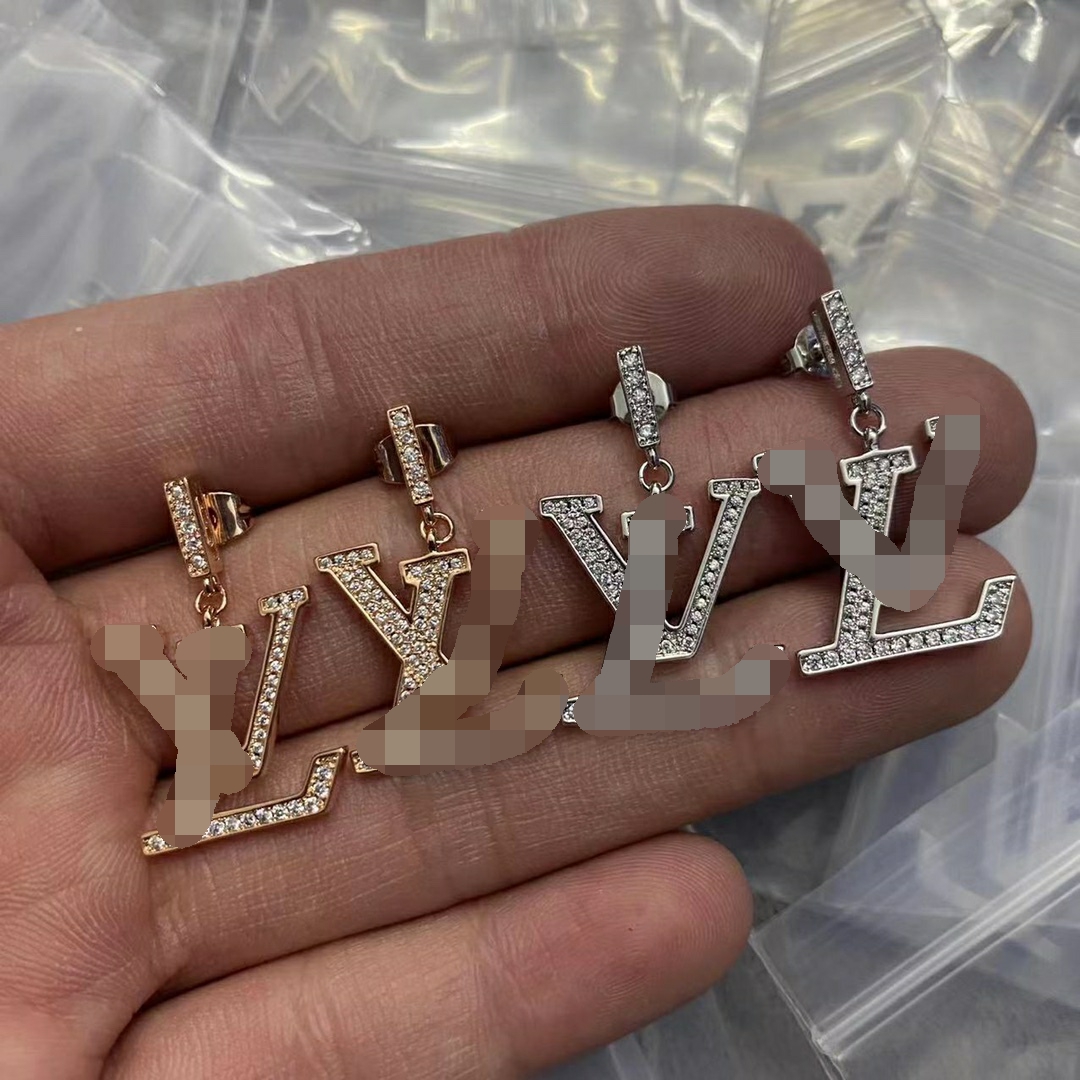 

Europe America Fashion Style Lady Women Simplicity dangles Earrings Titanium Steel Hollow Out Full Diamond V Initials Stud tassels Earrings 3 Color E-015