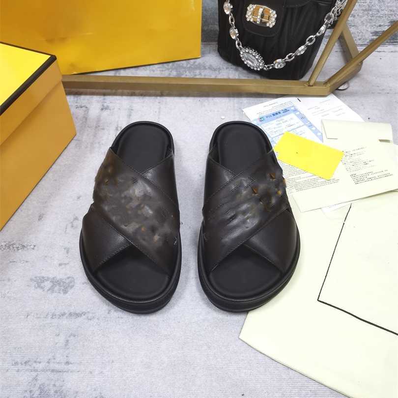 

2022 High Quality Designer Women's Sexy Luxury Slippers Platform Leisure Summer Flat Beach Sandals Size 35-42 With Box, White