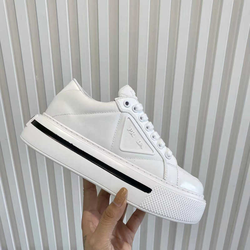

Designer Shoes version Liu Wen's same style muffin triangle P home thick soled small white women's board sports casual shoes, Black