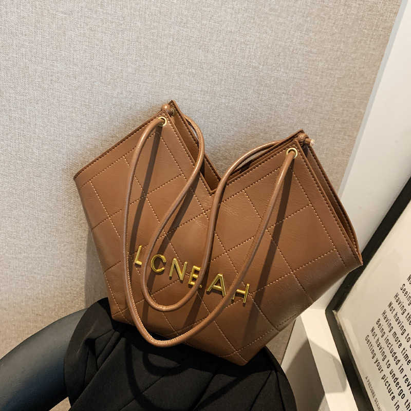 

handbag 2023 hand fashionable new shoulder This year's popular texture bag leisure rhombus single-shoulder large-capacity cross-arm, Black10