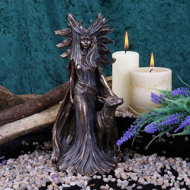 

Decorative Objects Figurines Hecate Greek Goddess of Magic with Her Hounds Statue Witch Decoration Living Room Table Hound Home Decor 230221