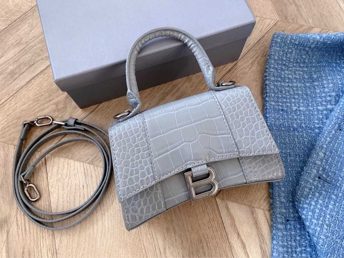 

2023 Women Bags Factory Handbags 55%off Crossbody Bag Women's Stylized Shoulder Buckle Designer Luxury Shoulder Handbags, Blue3