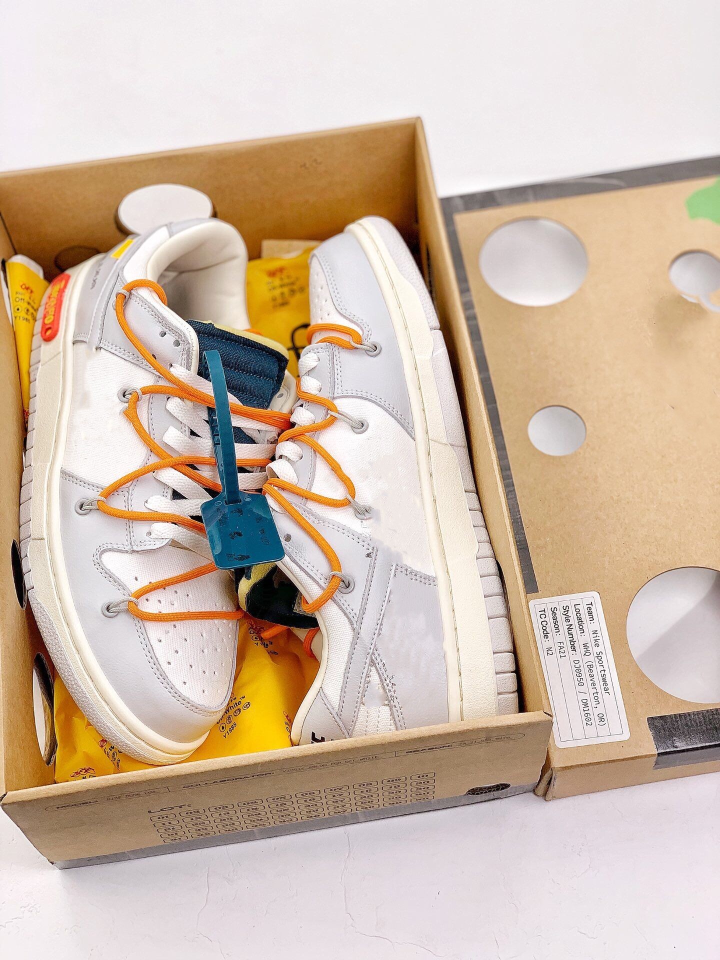 

2023 Lastes Lifestyles Skate Trainers Shoes For Girls Boys OW x Lot 44 Of 50 Sail Neutral Grey-Alpha Orange Best Designer Sneakers Outdoor Shoe With Boxes