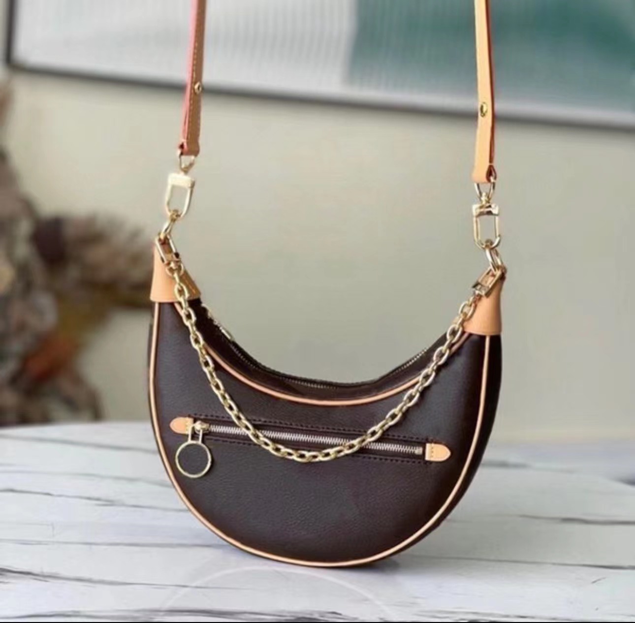 

New Cowhide Women's Crossbody Bag Top Designer Vintage Stripe Shoulder Bag Hardware Buckle Women's Money Bag Messenger, Brown