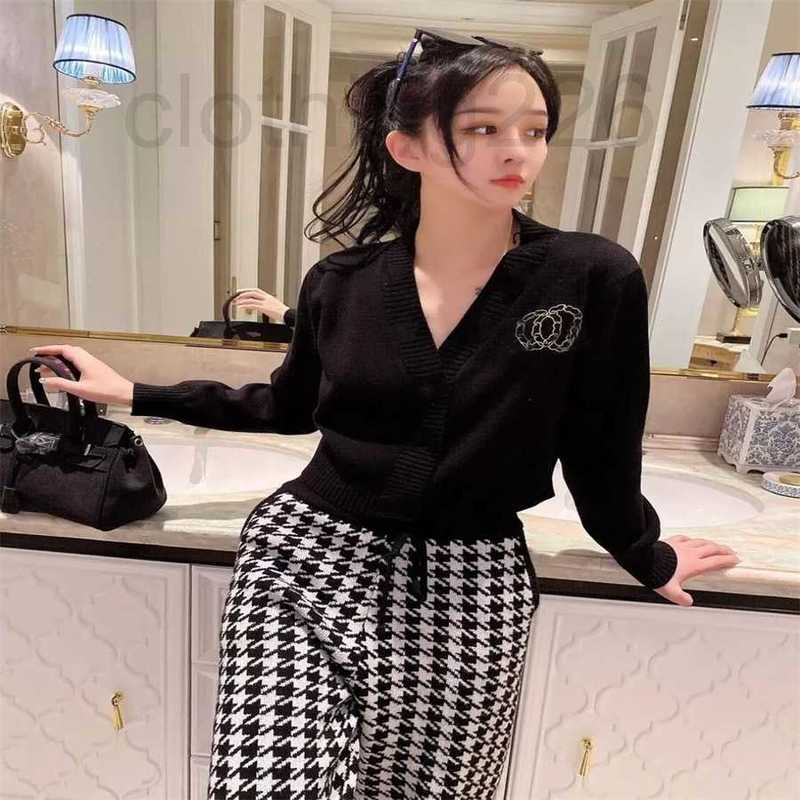 

designer Women' Sweaters Blouse New Spring Heavy Embroidery V Collar Show Thin Cardigan Coat Female 8KL5, White