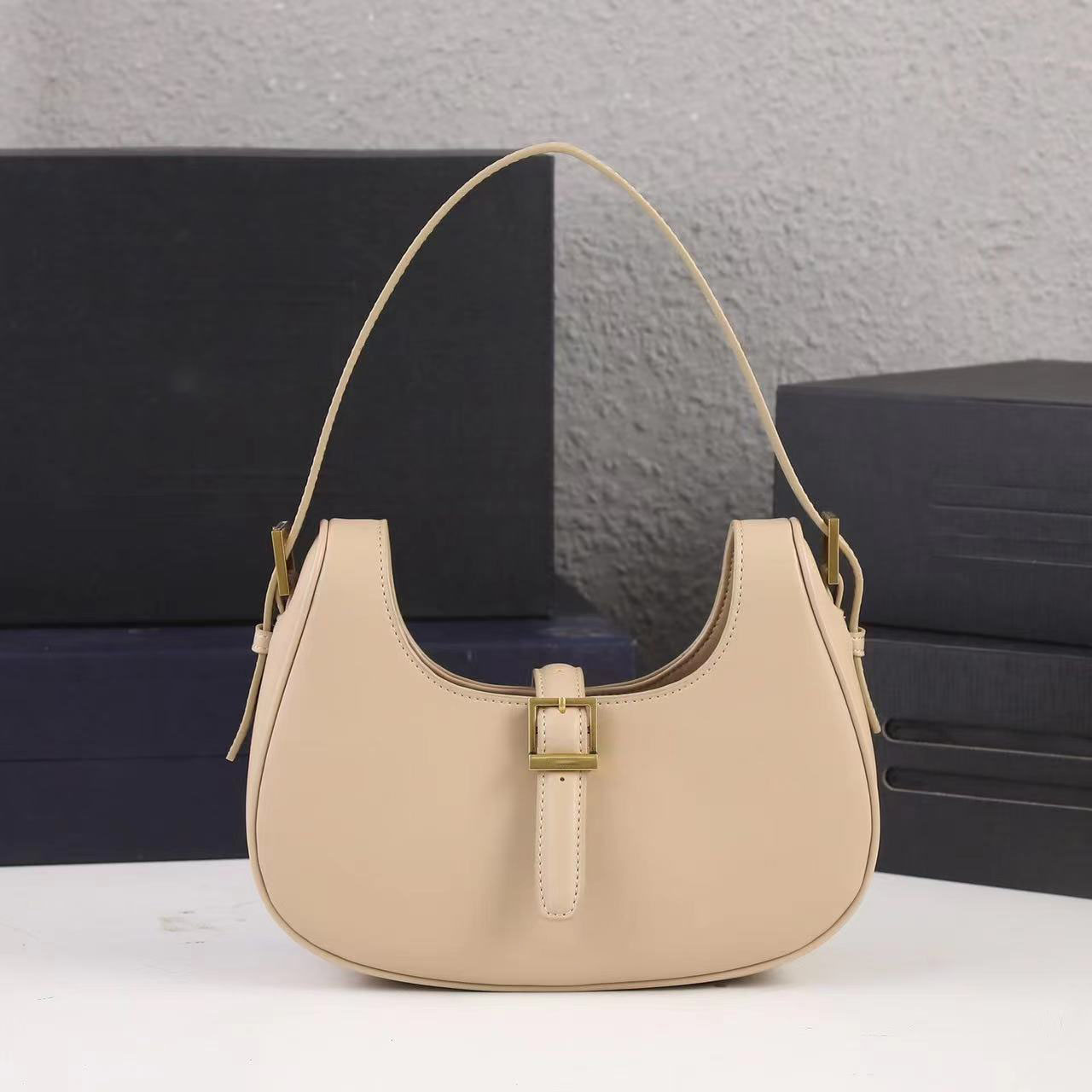 

2023 Designer handbag shoulder channel chain bag clutch flap handbag wallet check velvet line wallet double letter solid moon stripe luxury handbag11, White