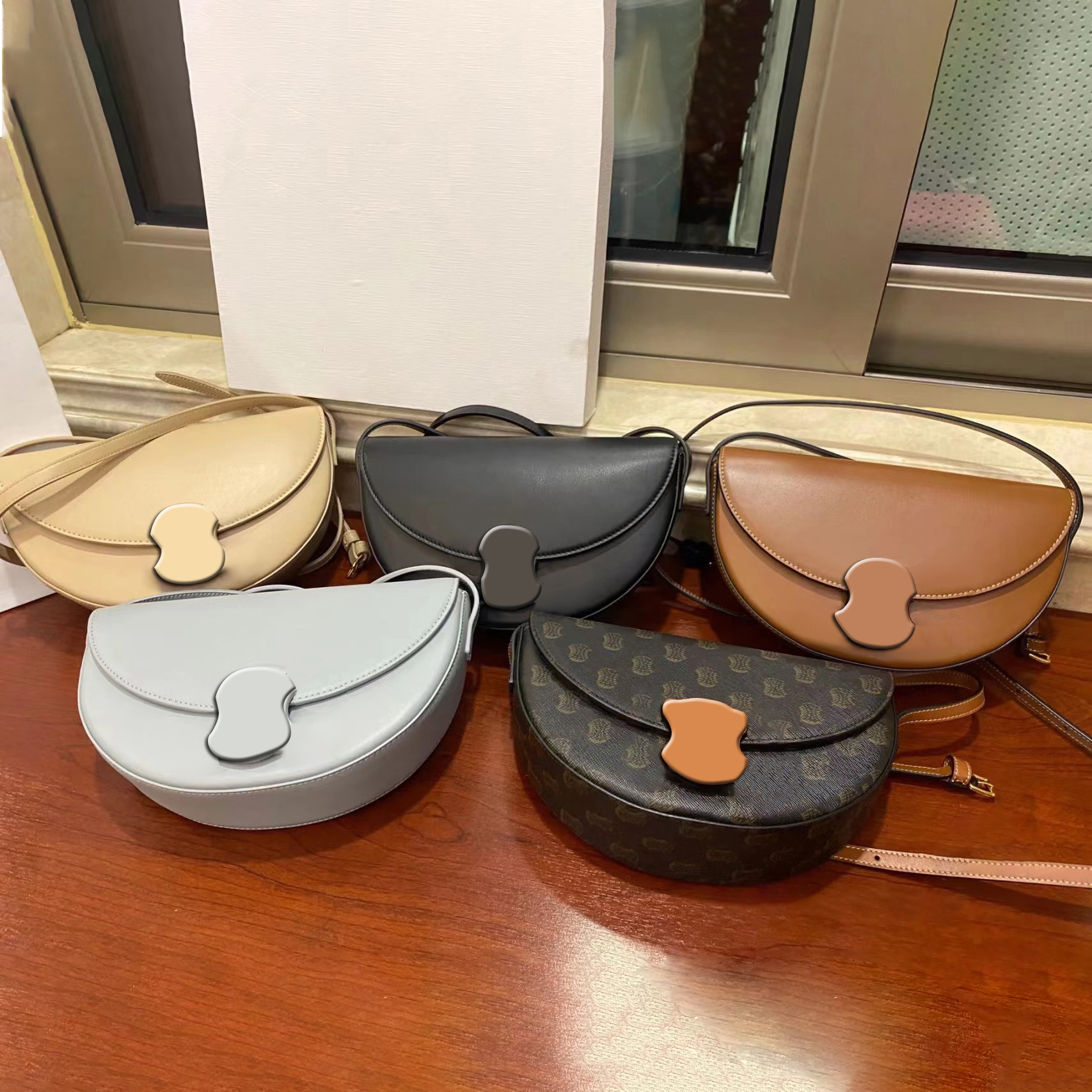 

The new Half moon crossbody Bag 7A quality Women's mens purses teen triomphe Genuine leather Shoulder handbags Luxury Designer woman wallets clutch flap tote bags, Black gold logo