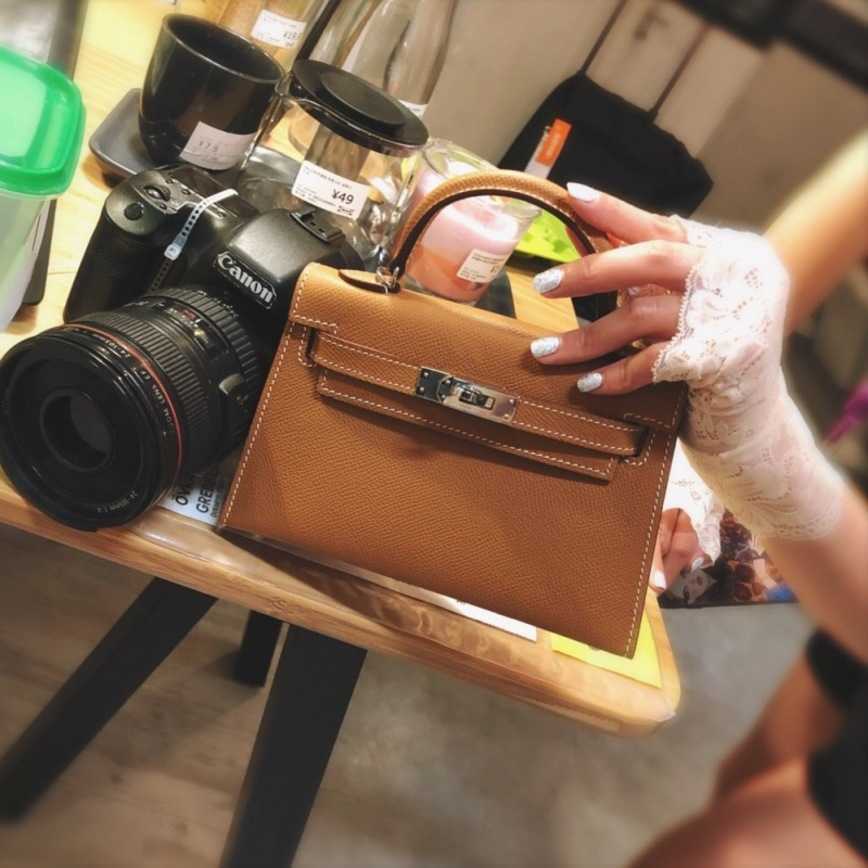 

2023 Women Bags Factory Handbags 55%off Women's leather portable single-shoulder women's bag line mini generation Designer Luxury Shoulder Handbags, White8