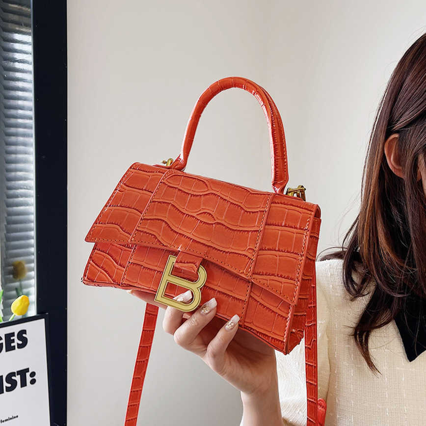 

2023 Women Bags Factory Handbags 55%off hourglass Women's versatile one-shoulder messenger portable small square Black women's bag Designer Luxury Shoulder Handbags, White10