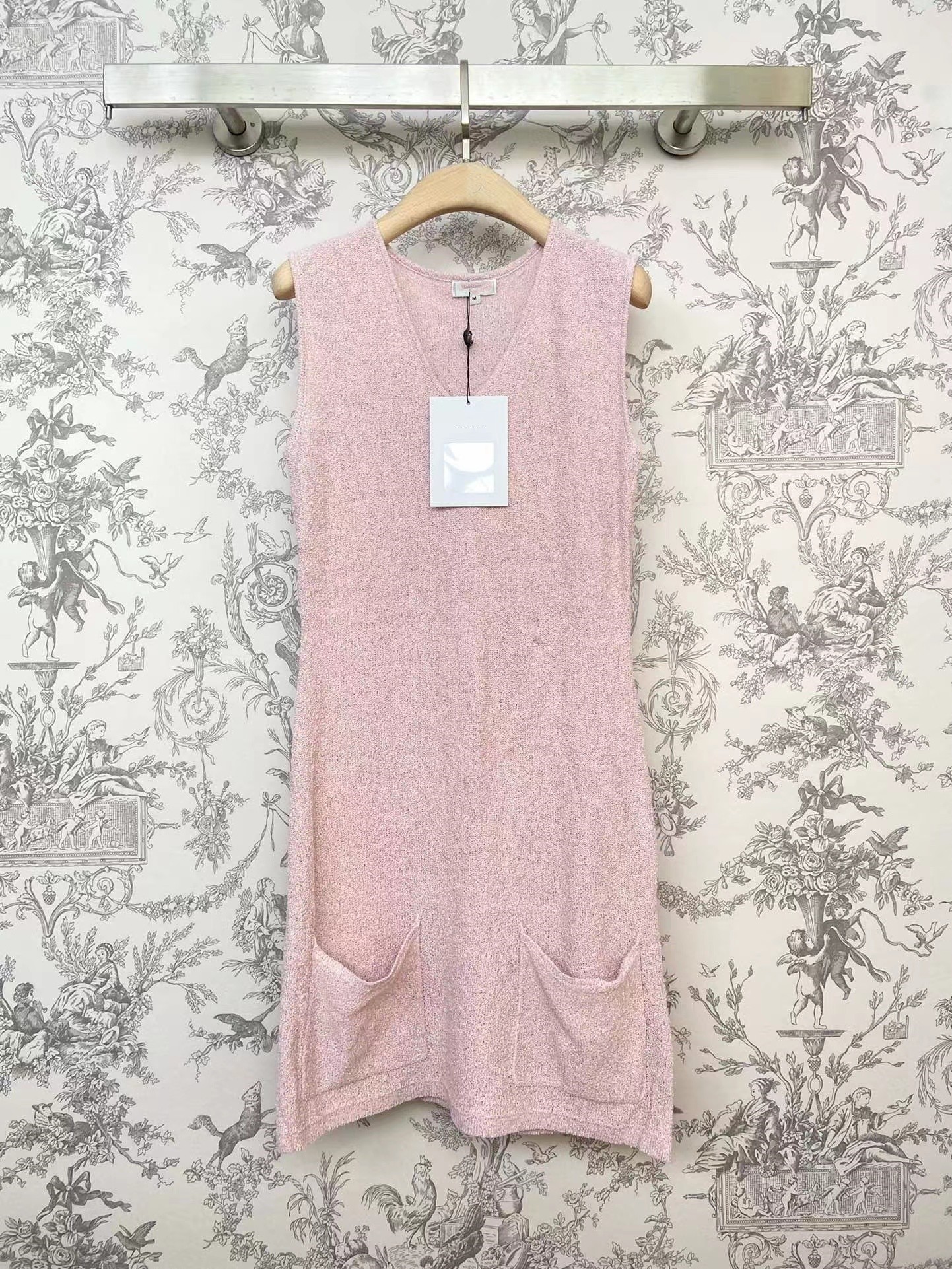 

Milan Runway Dress 2023 Spring Summer Sleeveless V Neck Panelled Designer Dress Brand Same Style Dress 0221-1, Pink