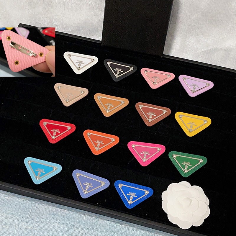 

Multicolor Letter Brooch Women Men Leather Triangle Brooches Suit Lapel Pin Fashion Jewelry for Gift Party