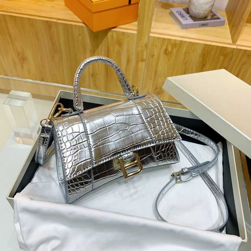

2023 Women Bags Factory Handbags 55%off Women's versatile shoulder bag women's sales Designer Luxury Shoulder Handbags, Silver3