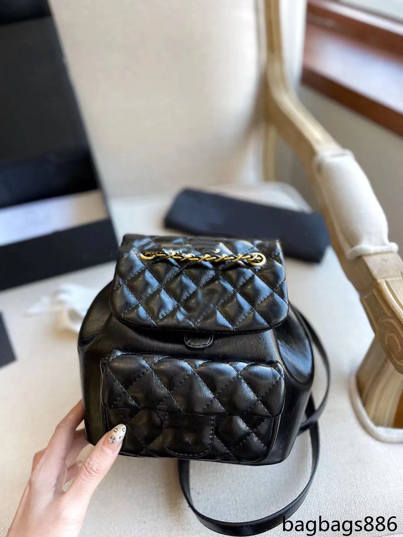 

2023 Mini Duma backpack Bags Fashion Luxury Top quality Leather designer Bags Diamond handbag Cowhide Plain pochette Oil wax Chains Handbags 18cm, Black