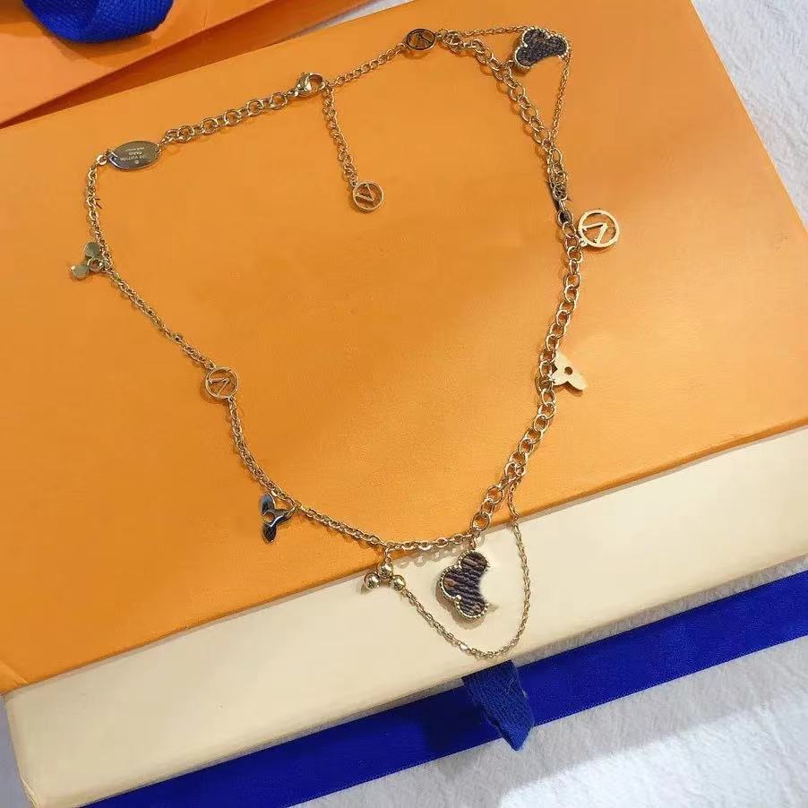 

Womens Design Necklace Faux Leather 18K Gold Plated Stainless Steel Necklaces Choker Chain Letter Pendant Europe America Fashion Wedding Jewelry X342