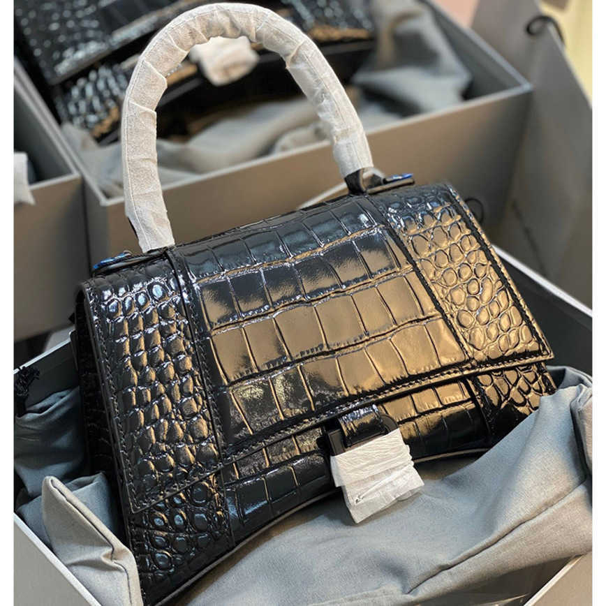 

2023 Women Bags Factory Handbags 55%off hourglass Women's leather one-shoulder small portable bag Designer Luxury Shoulder Handbags, Black buckle