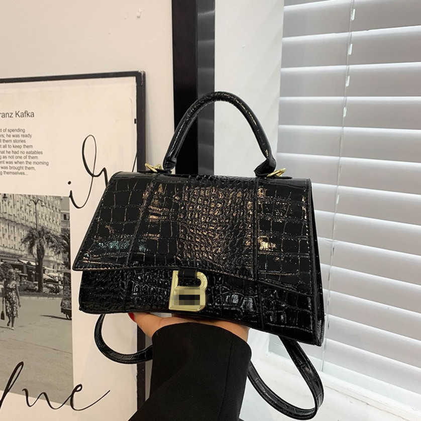 

New Fashion Bags for Women 70%off women diagonal small square bag red one-shoulder Luxury Designer Handbags Purse, Black8