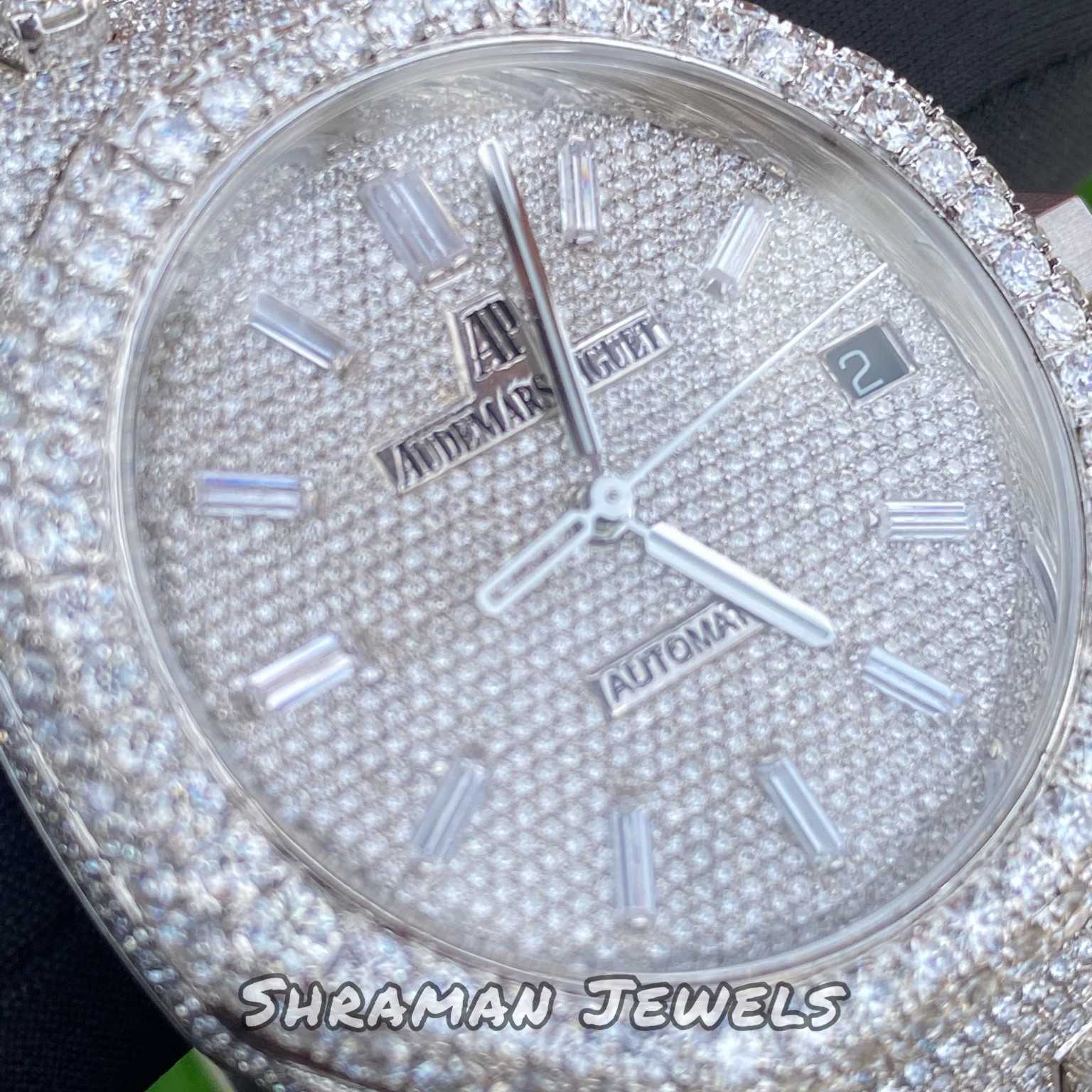 

Wristwatches Iced Out White Diamond Studded Men Wrist Watch Automatic Movement Round and Baguette Diamond Custom Hip Hop Watch, Silver