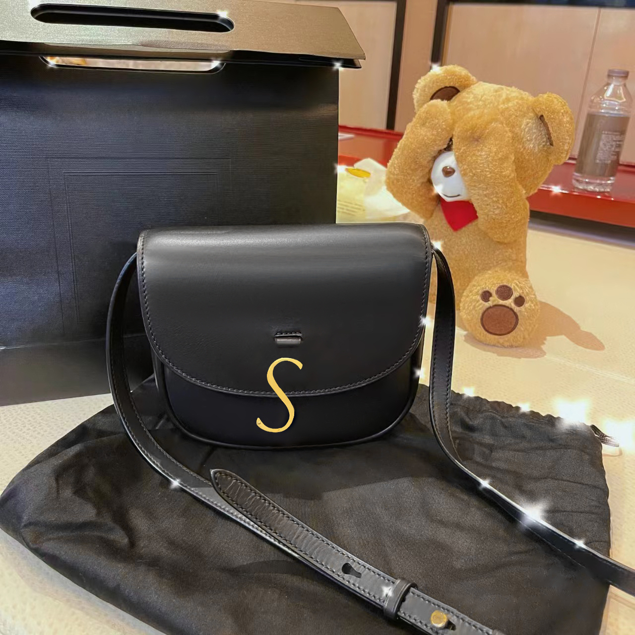 

KAIA fashion saddle totes CrossBody bag Womens metal letter logo Cover hasp Luxurys Designer hobo Shoulder Bags postman mens Genuine Leather travel clutc handbag, Black
