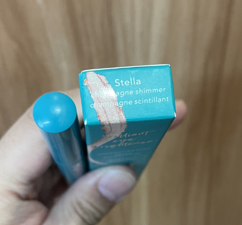 

Liner Combination Thrive Causemetics brilliant eye brightener Ring Light Technology champagne scintillant 1.4g DHL delivery, Light yellow