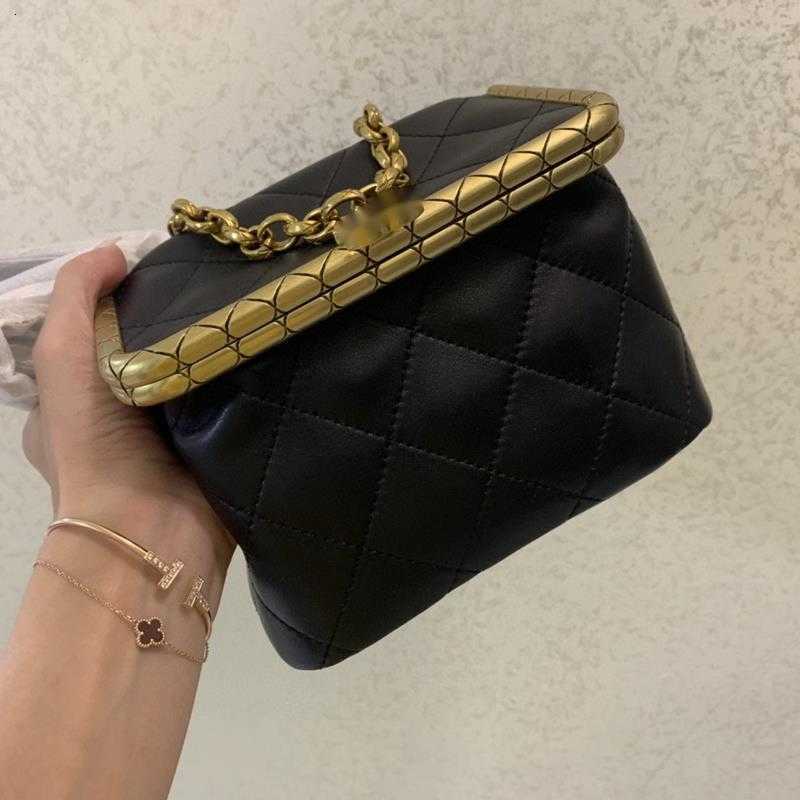 

Luxury Brand design CC shoulder Bags 5588 woman's Letter plaid shoulder Chain bag lambskin handbag vintage messenger bags real Leather le boy 2.55 Flap bag