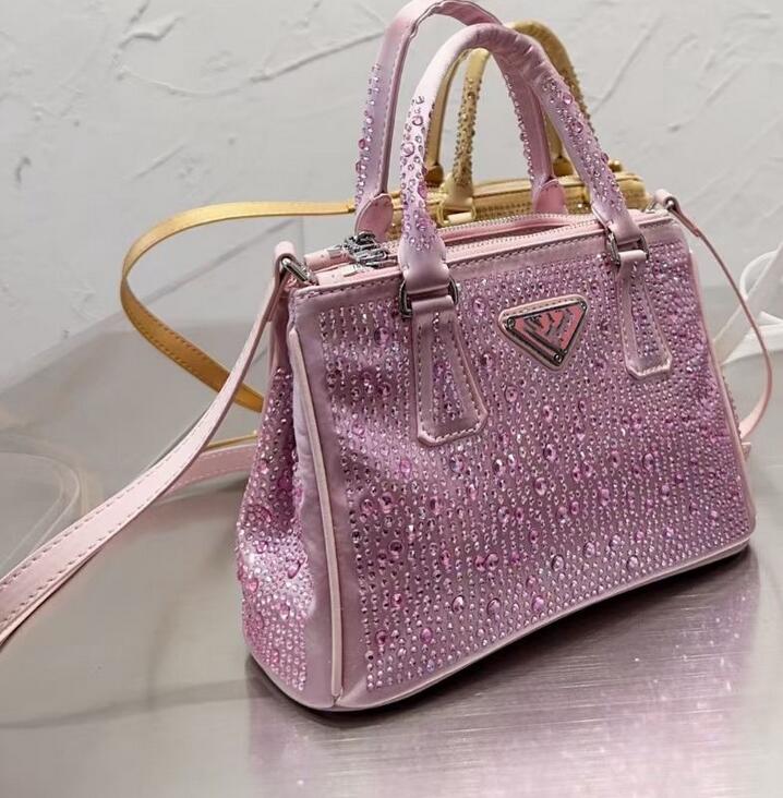 

2023 New Womens Designers Tote Shouler Bags Crystal Embellished Satin Handbags High Quality Ladies Fashion Underarm Purses Bling, Black