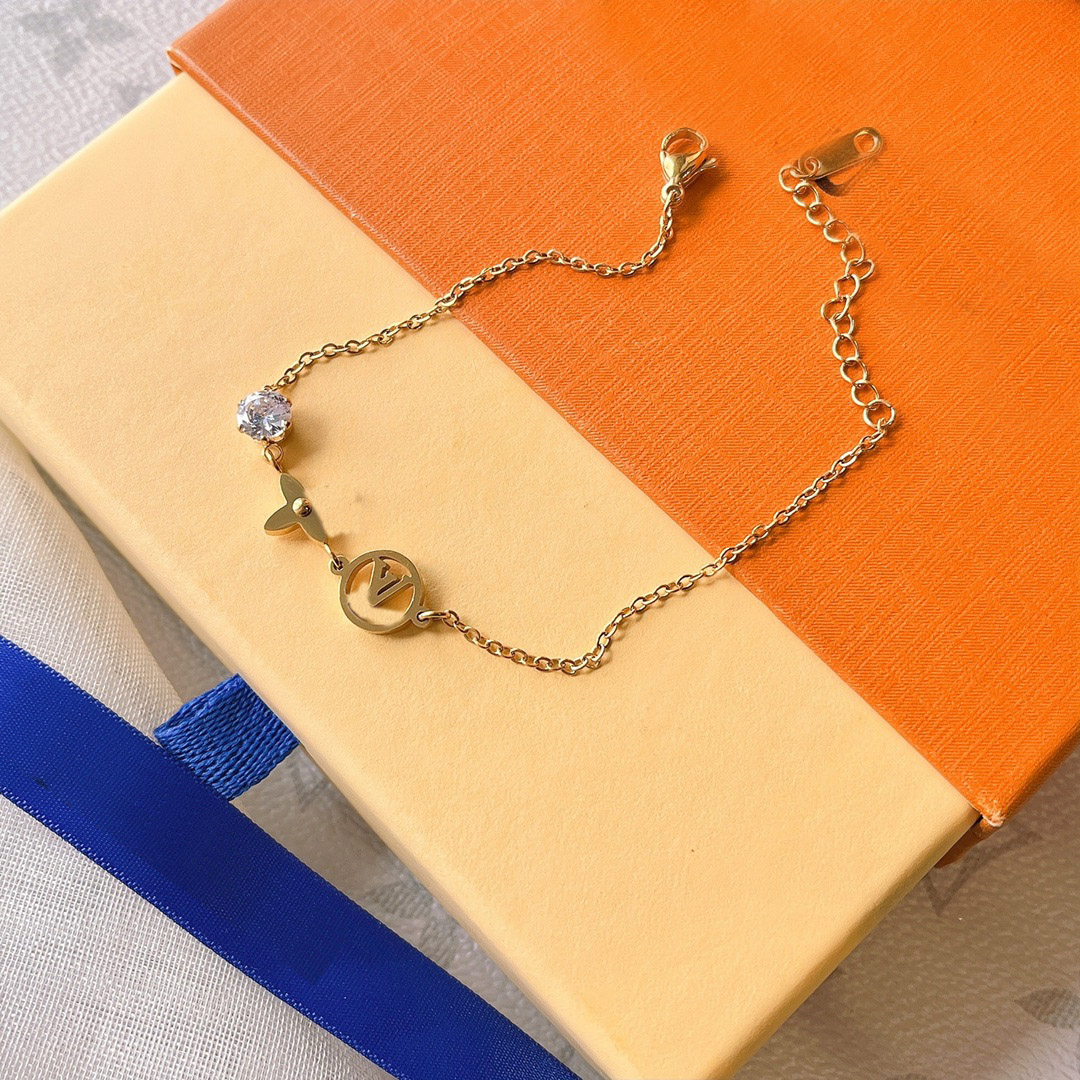 

Fashion Style Bracelets Women Bangle Wristband Cuff Chain Designer Letter Jewelry Crystal 18K Gold Plated Stainless steel Wedding Party Lovers Gift Bracelet L110