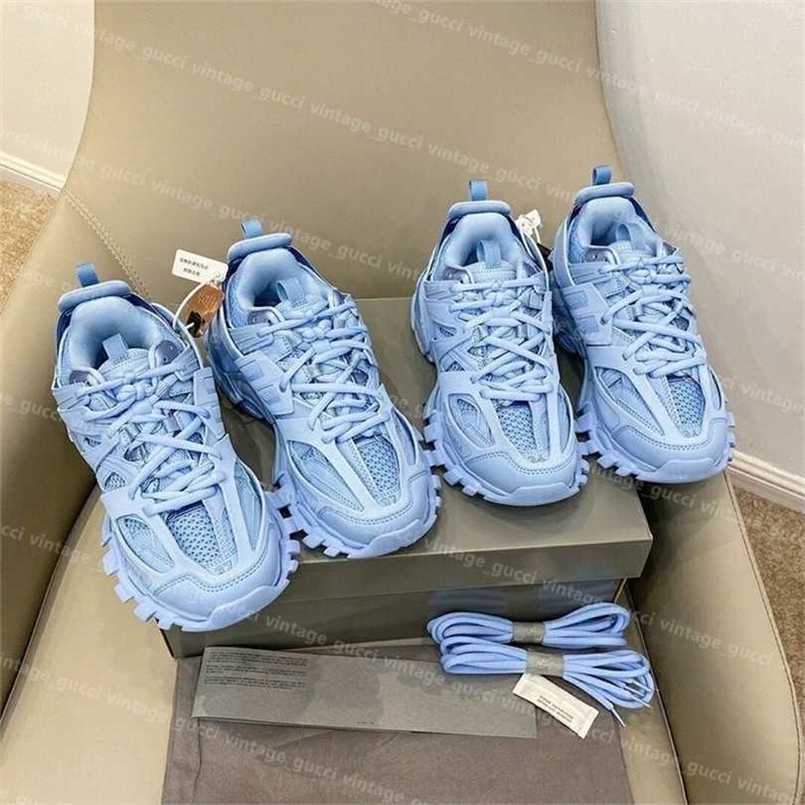 

Luxurys Designers Shoes Brand Mens Triple S leather sneaker Fashion Trainers Casual High Top Sneakers size 35-44 with boxOY6N, Two pairs of pure cotton socks