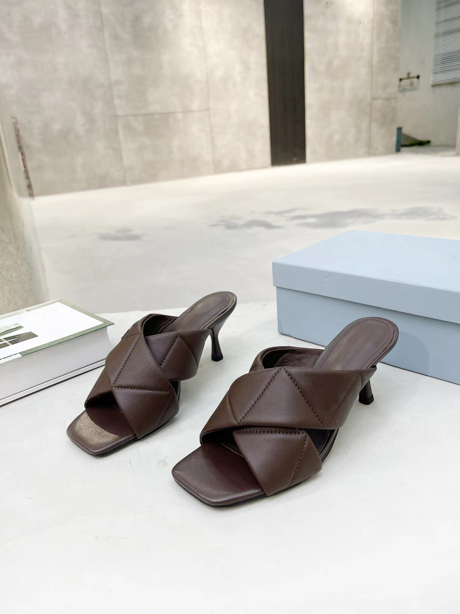 

New style designer sandals Classic printing High quality sheepskin antiskid outsole Hot selling women's slippers Size 35-42, 7#