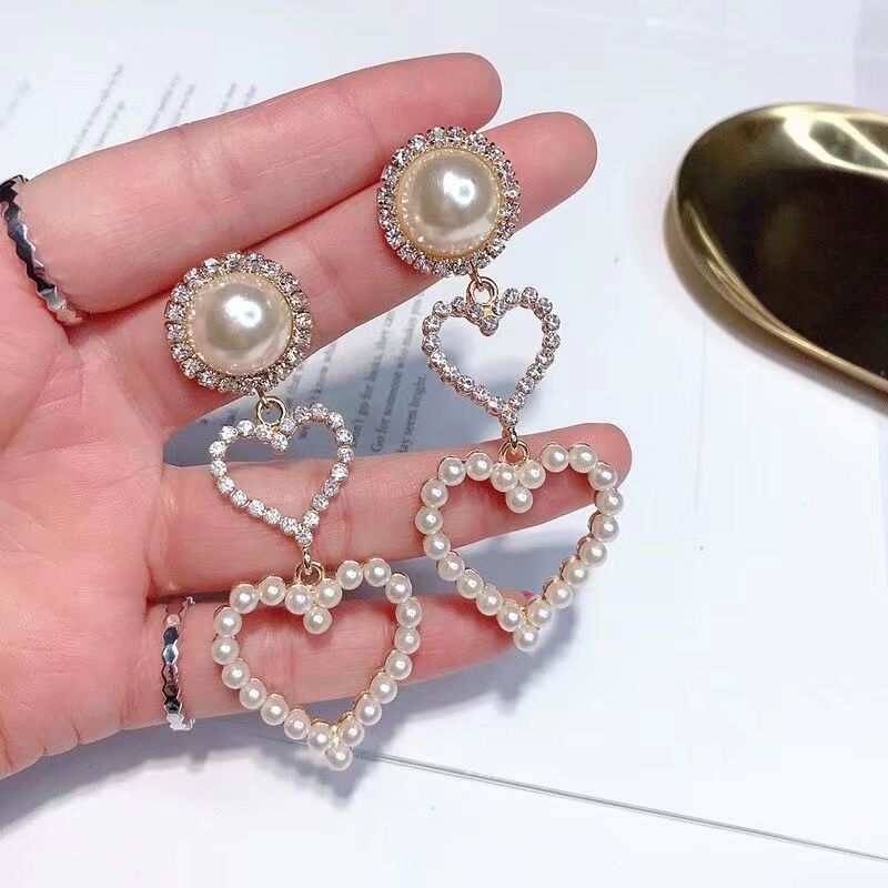 

Europe and America double love pearl earrings personality fashion OL exaggerated diamond heart earrings temperament elegant long earrings
