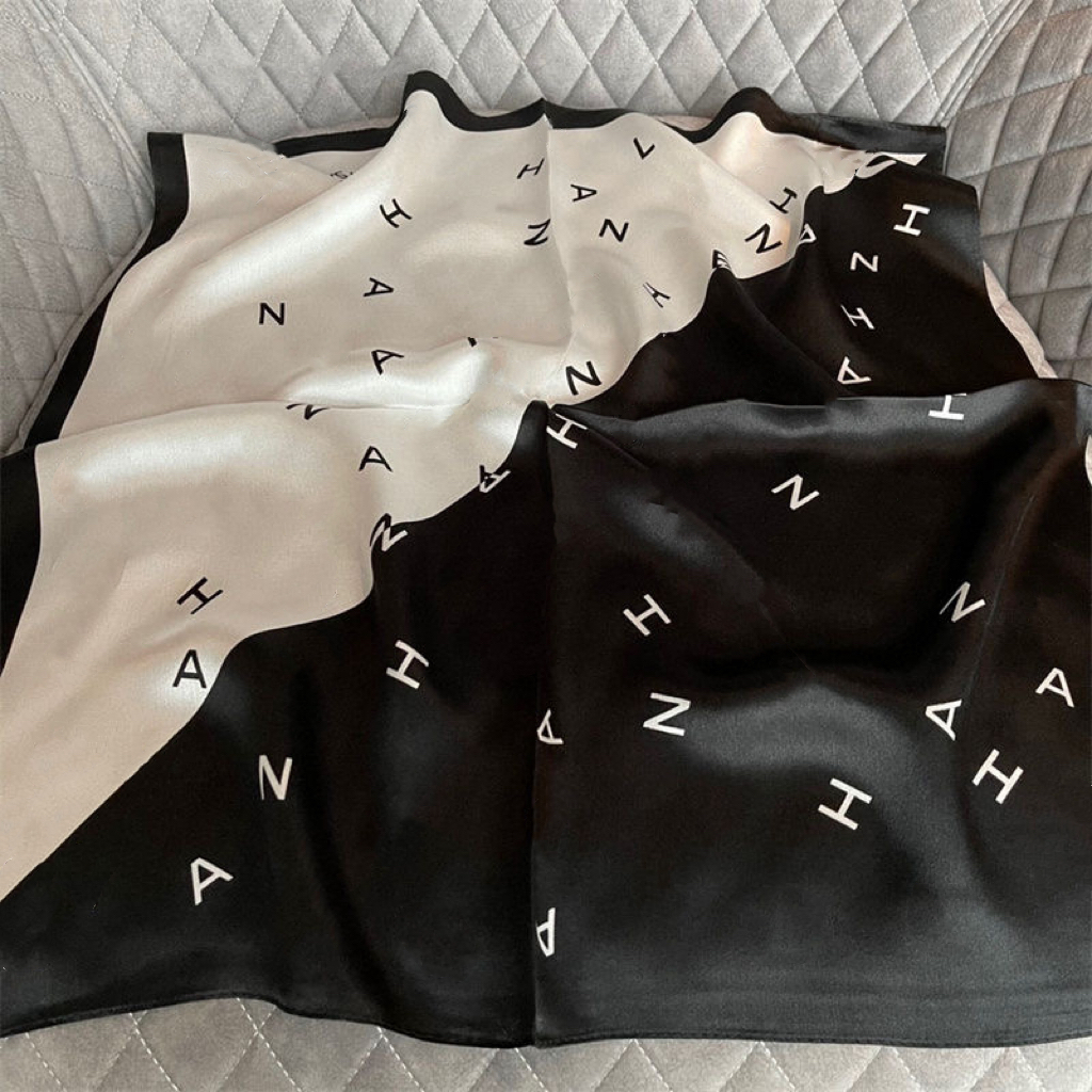 

Designer Letters Print Silk Scarf Headband for Women Fashion Long Handle Bag Scarves Paris Shoulder Ribbon Head 70*70cm