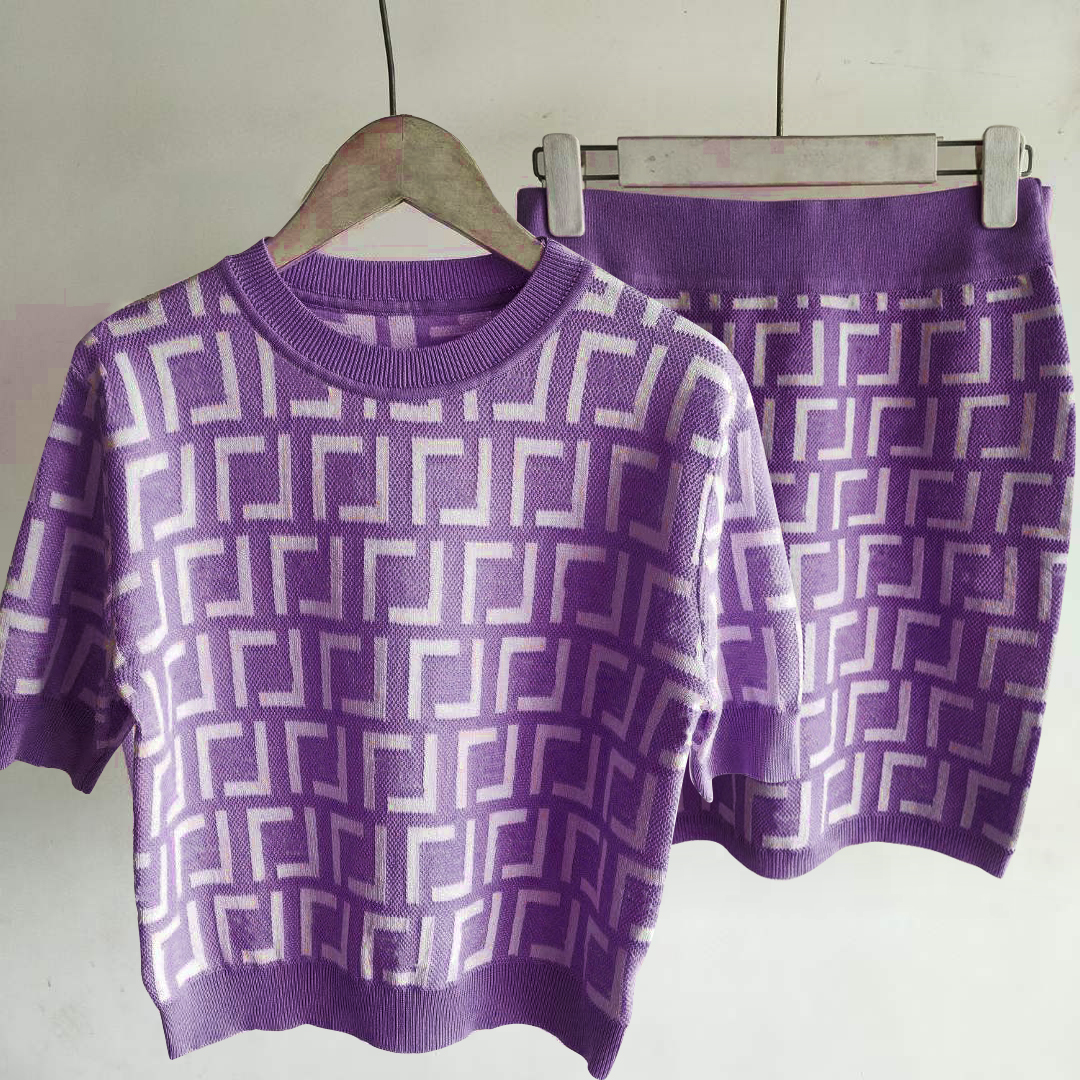 

Womens Two Piece pants sets summer Full Letters relief Knitted pink and purple color T shirt and shorts luxury Designer Short tee fashion street 2 piece clothes FF11