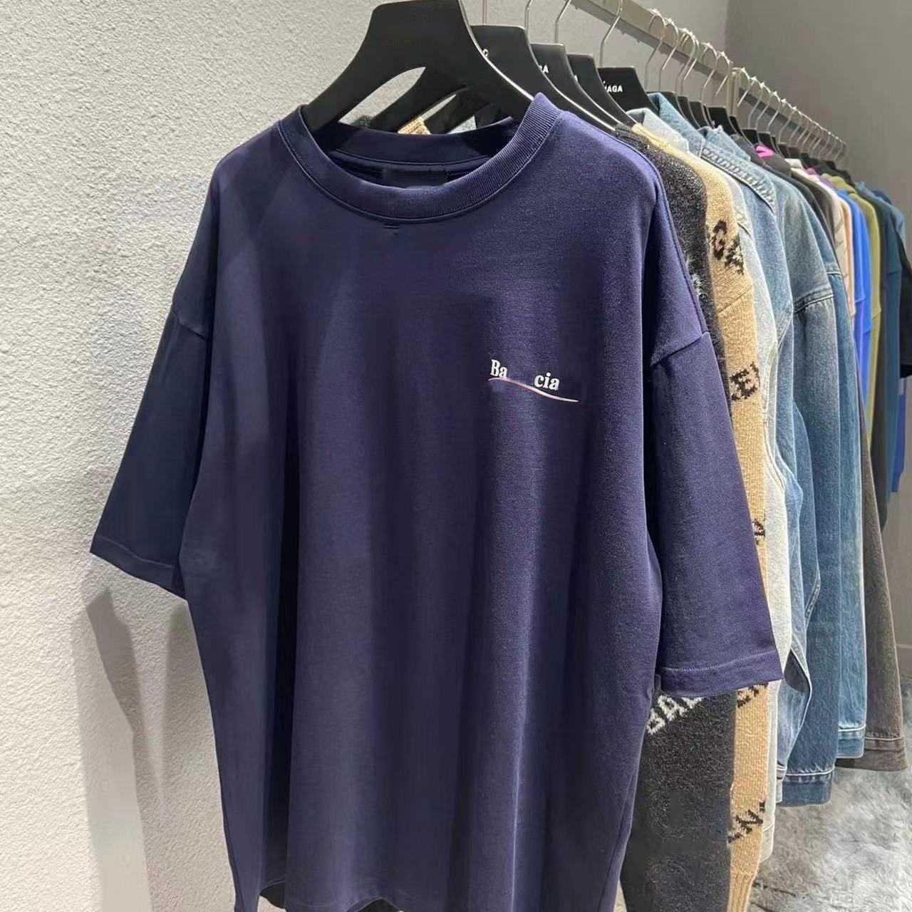 

Designer t Shirt Balanciagas Spring Summer Coke Wave Letter Round Neck Cotton Short Sleeve Loose Version Men' and Women' Blue and White Coke, Yellow black coke