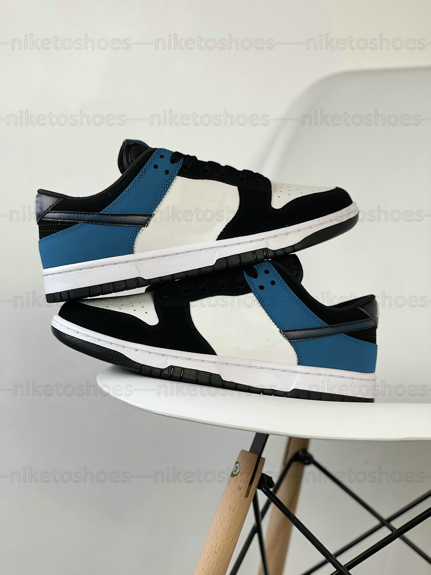 

Low Skateboard shoes Industrial Blue Black Fashion Trainers Outdoor Sports Sneakers Men's and women's Designer Running Shoes