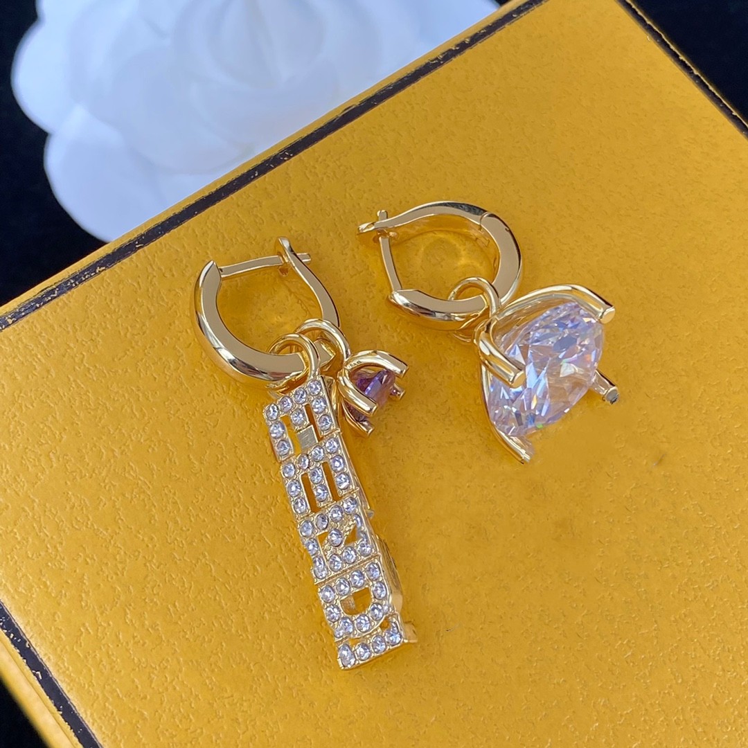 

2023 New Stud Earrings Fashion Luxury Brand Designer Classic Gorgeous Diamond Earrings Wedding Party Gift Excellent FF