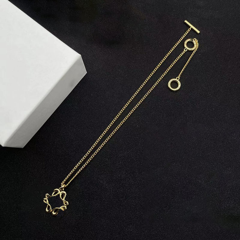 

Hollow Geometry Gold Pendant Necklaces Delicate Convenience High Street Necklaces Birthday Party Gift Jewelry for Women